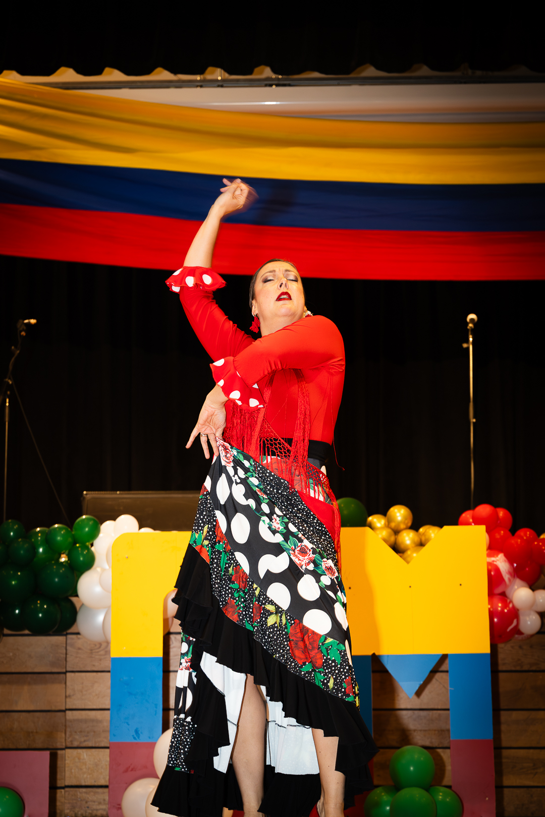 Tradición que nos une: Celebración del Día de las Velitas con la comunidad colombiana