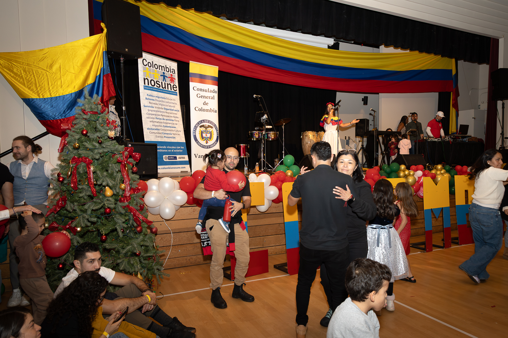 Tradición que nos une: Celebración del Día de las Velitas con la comunidad colombiana